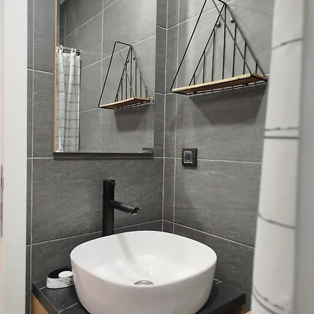Apartment Hill A043 *
